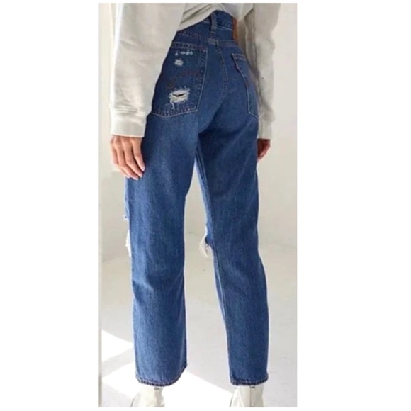 LEVI’S Premium Wedgie Straight High Rise Jeans Distressed in Medium Washed Sz 28 - Picture 10 of 11